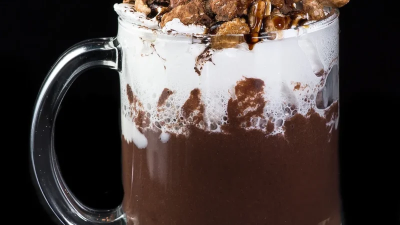 COCOA – TABLICZKI BIAŁE Z ORZECHAMI LASKOWYMI BIO 85g