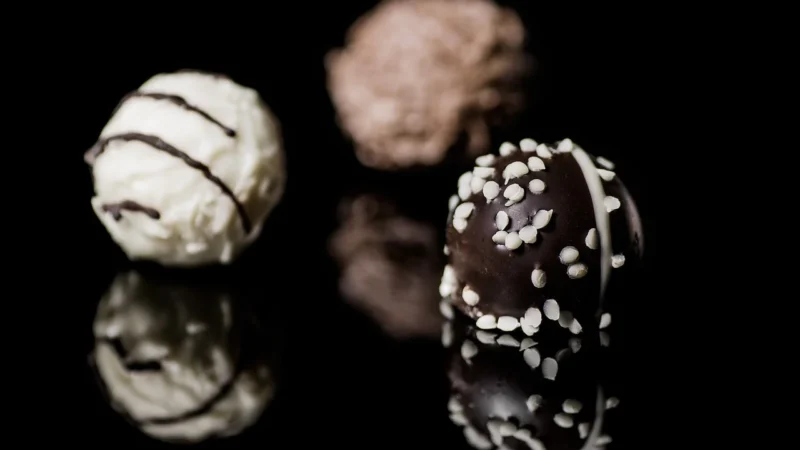 Lindt Cukierki W Ciemnej Czekoladzie Z Płatkami