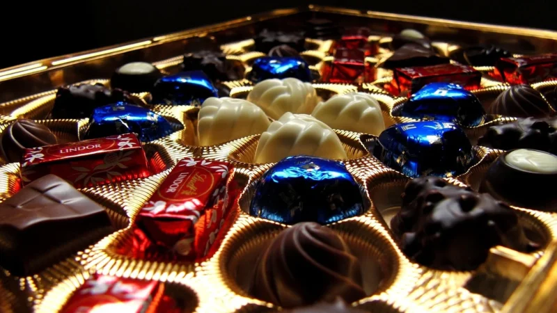 Lindt Czekolada Milk Grape Hazelnut Gold 300G