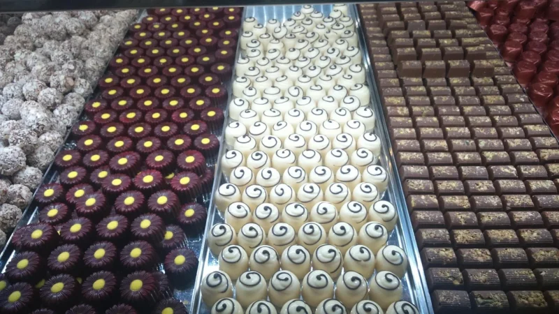 Lindt Doppio Latte Pralinki na wagę 100g