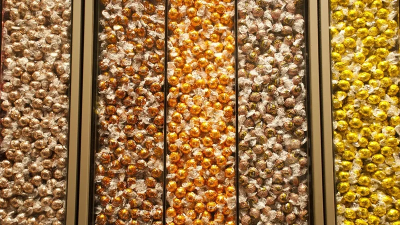 Lindt LINDOR Batonik z ciemnej czekolady z kremowym nadzieniem 37g