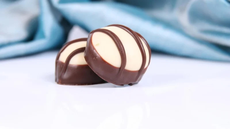 Lindt Lindor Pralinki Z Białej Czekolady Z Nadzieniem 200G