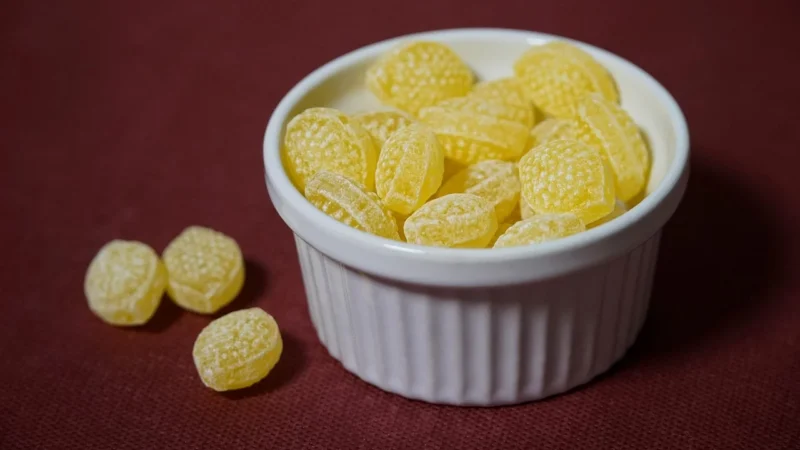 LUTTI POKEMON FRANCUSKIE ŻELKI KWAŚNE PIKACHU 100G