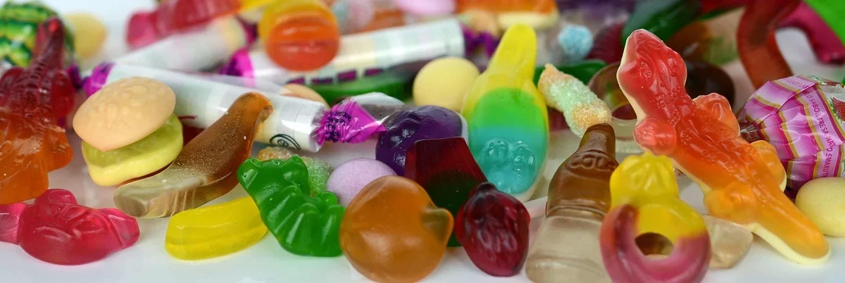 Maoam Kracher Cola Box Rozpuszczalne Gumy Kolowe Kamyczki 300 Sztuk