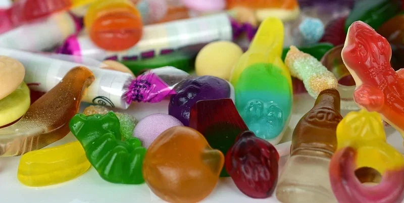Maoam Kracher Cola Box Rozpuszczalne Gumy Kolowe Kamyczki 300 Sztuk