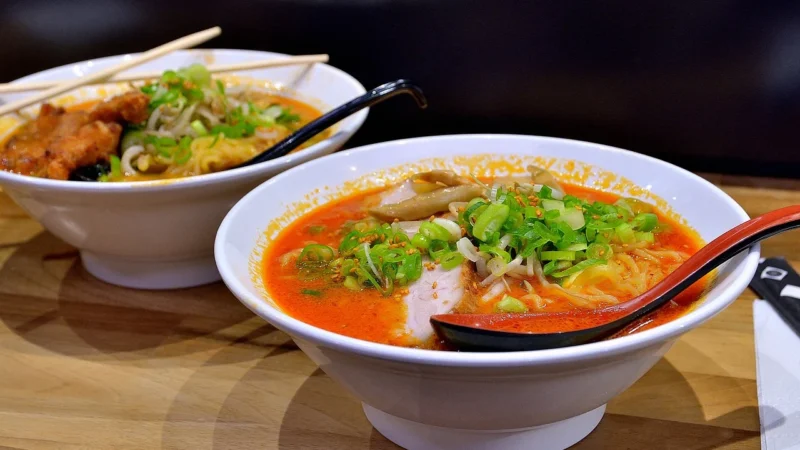 Samyang Ramyun o smaku ostrego kurczaka a la Carbonara ogniście ostry 130g